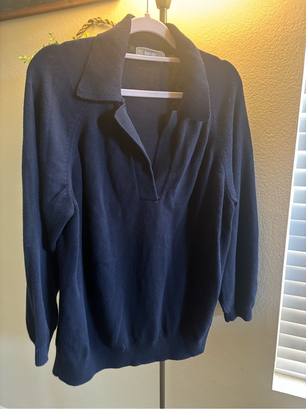 Women’s Collared Sweater by free est